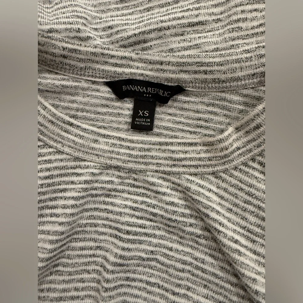 Banana Republic Sweater - Picture 7 of 7